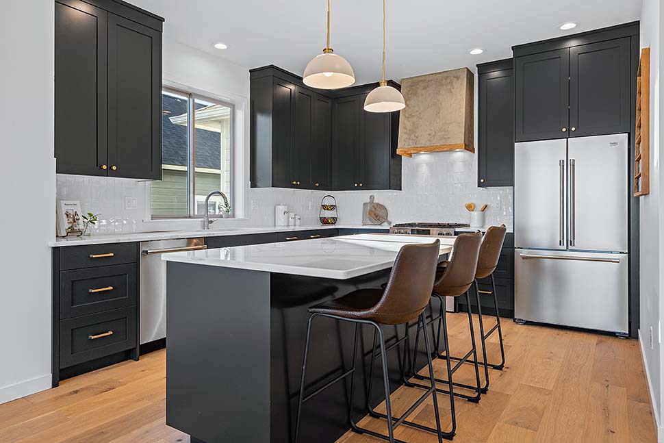 Cottage, Country, Craftsman, Farmhouse, Southern, Southwest, Traditional Plan with 2134 Sq. Ft., 3 Bedrooms, 3 Bathrooms, 3 Car Garage Picture 14