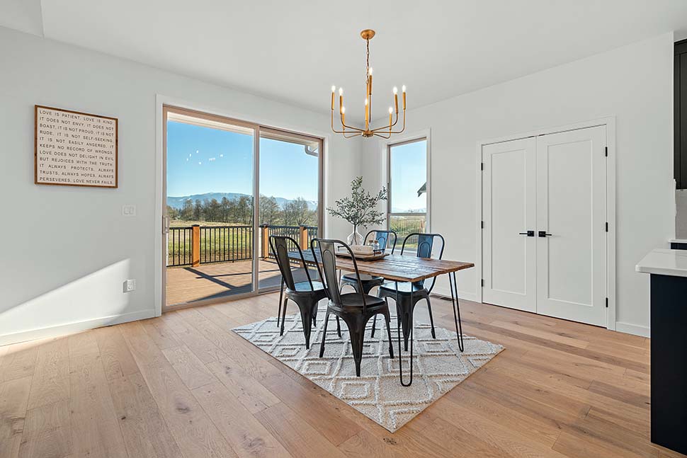 Cottage, Country, Craftsman, Farmhouse, Southern, Southwest, Traditional Plan with 2134 Sq. Ft., 3 Bedrooms, 3 Bathrooms, 3 Car Garage Picture 18