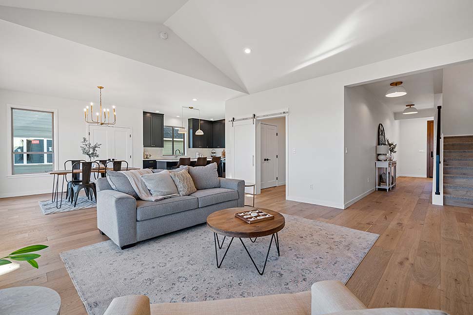 Cottage, Country, Craftsman, Farmhouse, Southern, Southwest, Traditional Plan with 2134 Sq. Ft., 3 Bedrooms, 3 Bathrooms, 3 Car Garage Picture 19