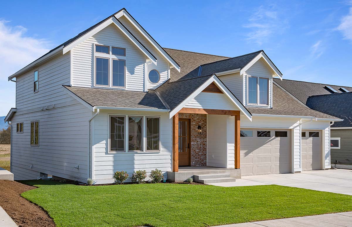 Cottage, Country, Craftsman, Farmhouse, Southern, Southwest, Traditional Plan with 2134 Sq. Ft., 3 Bedrooms, 3 Bathrooms, 3 Car Garage Picture 3