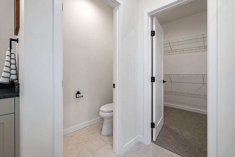 Cottage, Country, Craftsman, Farmhouse, Southern, Southwest, Traditional Plan with 2134 Sq. Ft., 3 Bedrooms, 3 Bathrooms, 3 Car Garage Picture 25