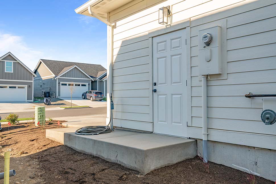 Cottage, Country, Craftsman, Farmhouse, Southern, Southwest, Traditional Plan with 2134 Sq. Ft., 3 Bedrooms, 3 Bathrooms, 3 Car Garage Picture 4