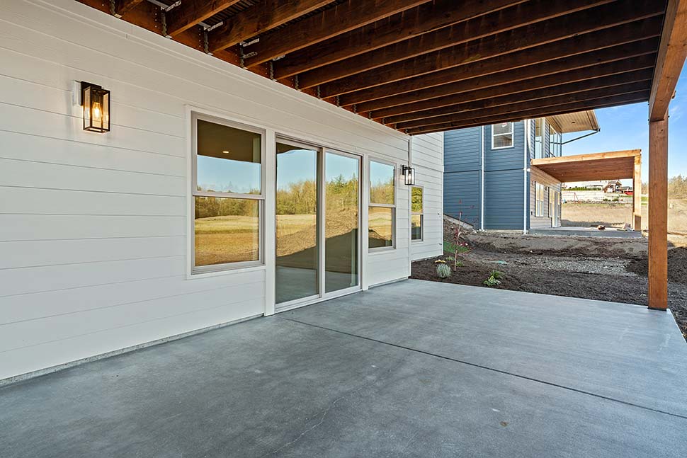 Cottage, Country, Craftsman, Farmhouse, Southern, Southwest, Traditional Plan with 2134 Sq. Ft., 3 Bedrooms, 3 Bathrooms, 3 Car Garage Picture 7