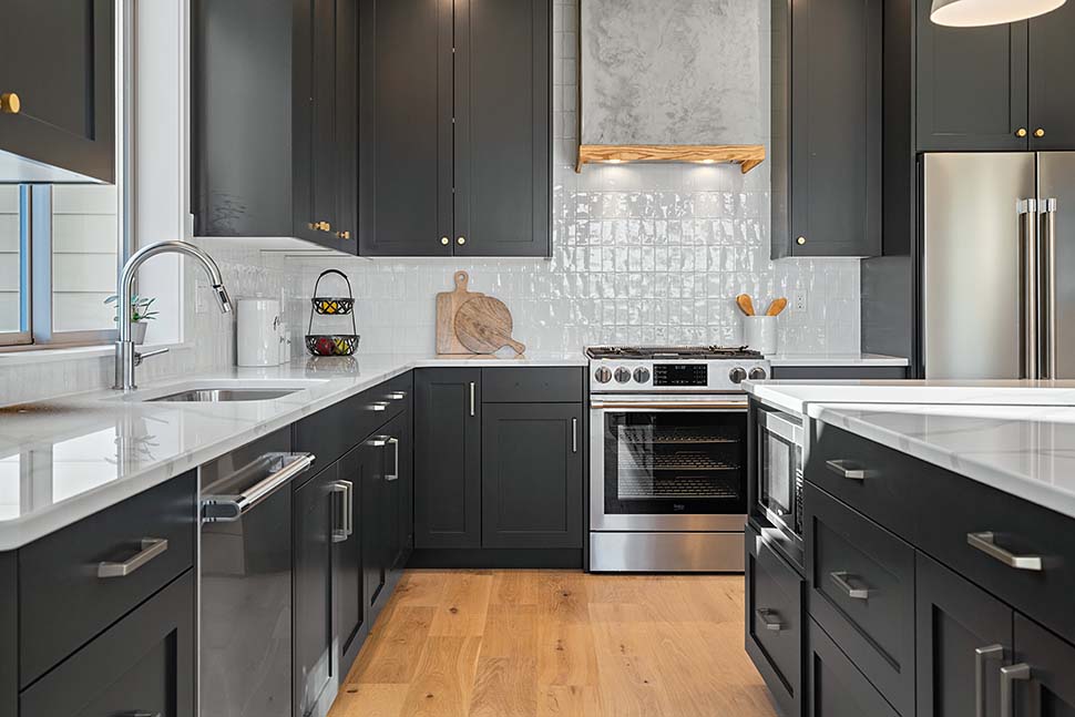 Cottage, Country, Craftsman, Farmhouse, Southern, Southwest, Traditional Plan with 2134 Sq. Ft., 3 Bedrooms, 3 Bathrooms, 3 Car Garage Picture 9