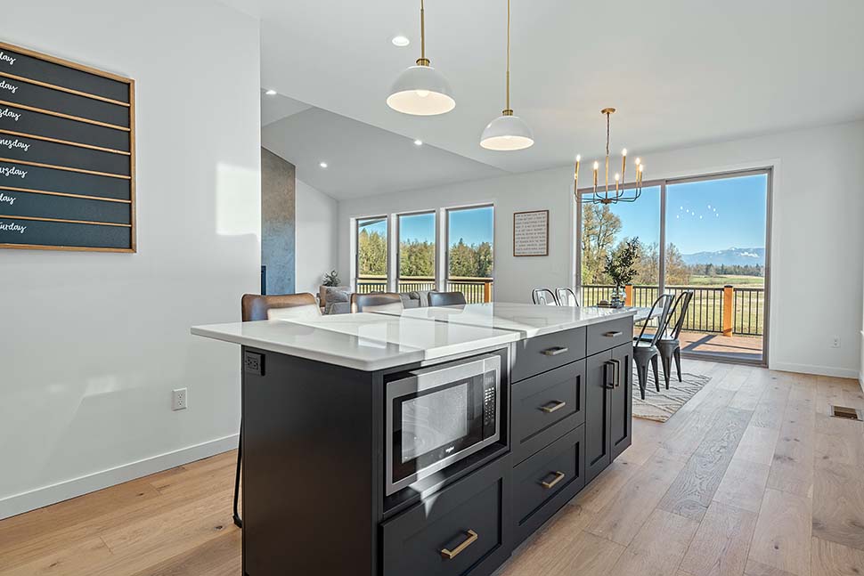 Cottage, Country, Craftsman, Farmhouse, Southern, Southwest, Traditional Plan with 2134 Sq. Ft., 3 Bedrooms, 3 Bathrooms, 3 Car Garage Picture 10