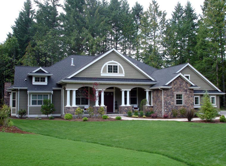 Colonial, Country, Craftsman Plan with 3500 Sq. Ft., 4 Bedrooms, 3 Bathrooms, 3 Car Garage Picture 2